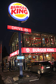 Burger King Drive-In-Restaurant München Pollingerstr. in neuem Design am 13.03.2010 wiedereröffnet (©Foto: MartiN Schmitz)